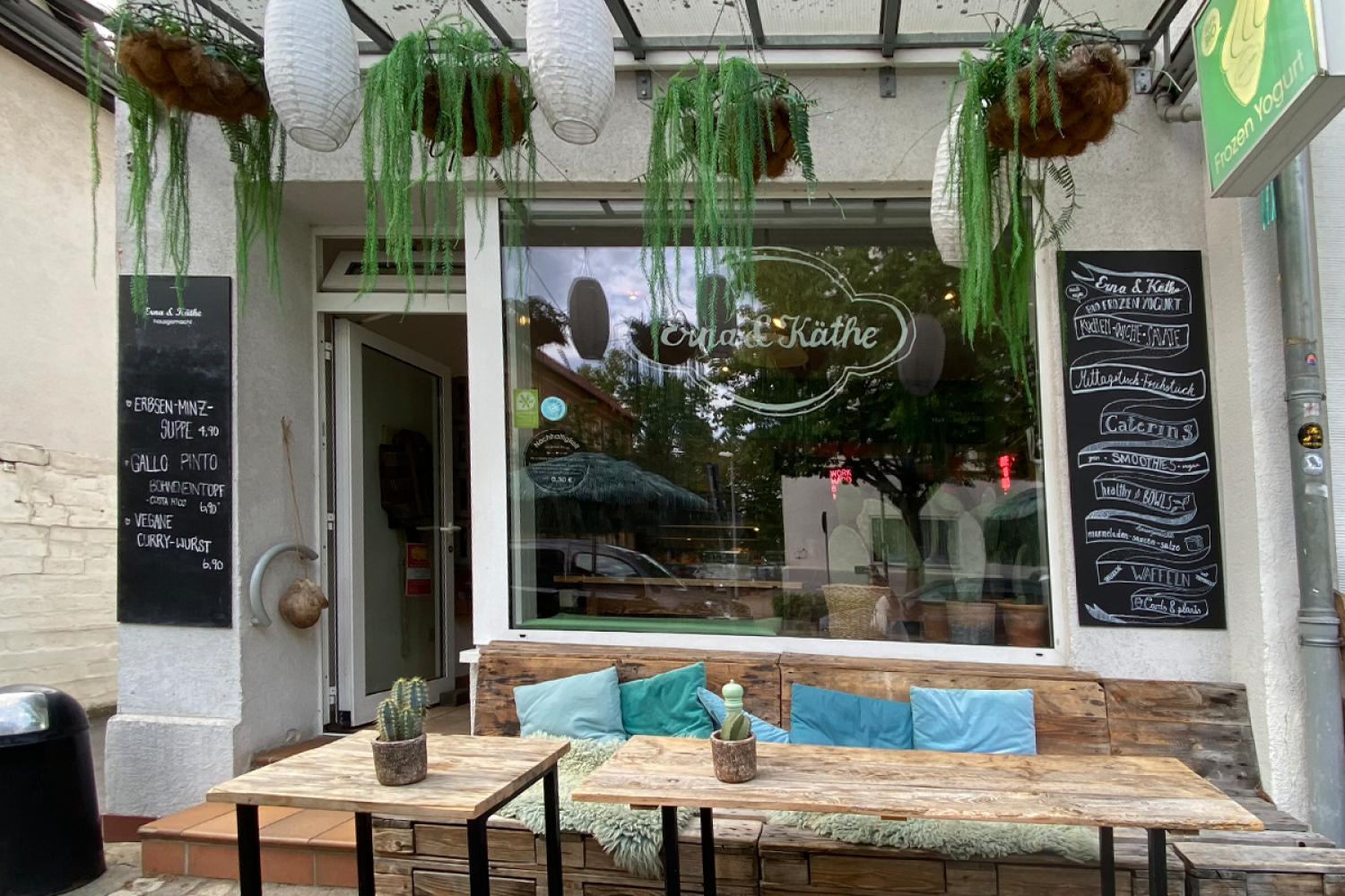 Beschilderung Signage Ladengestaltung Senales Branding Point-of-Sales